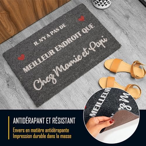 ZINELLO DESIGN – Paillasson Personnalisé à Offrir à ses Grands-Parents – Tapis d’Entrée Gris Noir 40×60 cm Intérieur Extérieur avec Message Personnalisé – Antidérapant, Lavable et Résistant à la pluie ZINELLO DESIGN – Paillasson Personnalisé à Offrir à ses Grands-Parents – Tapis d’Entrée Gris Noir 40×60 cm Intérieur Extérieur avec Message Personnalisé – Antidérapant, Lavable et Résistant à la pluie